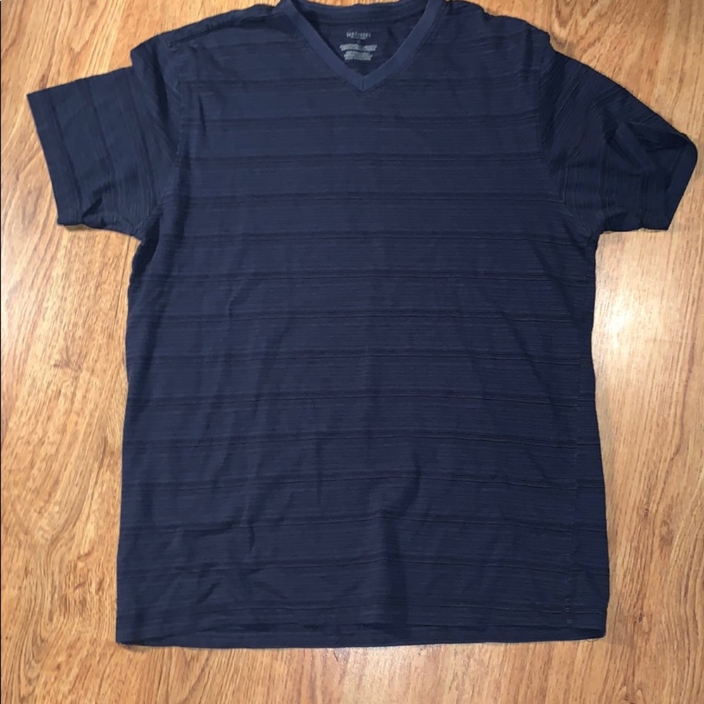 Men’s van heusen v-neck shirt